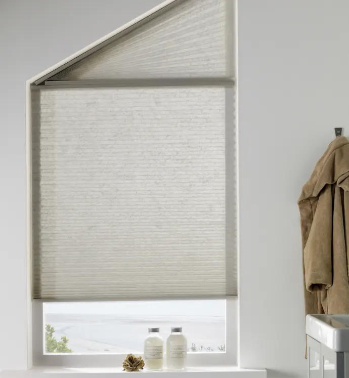 Plissegardin StYra Duette Slope 2 med linlås