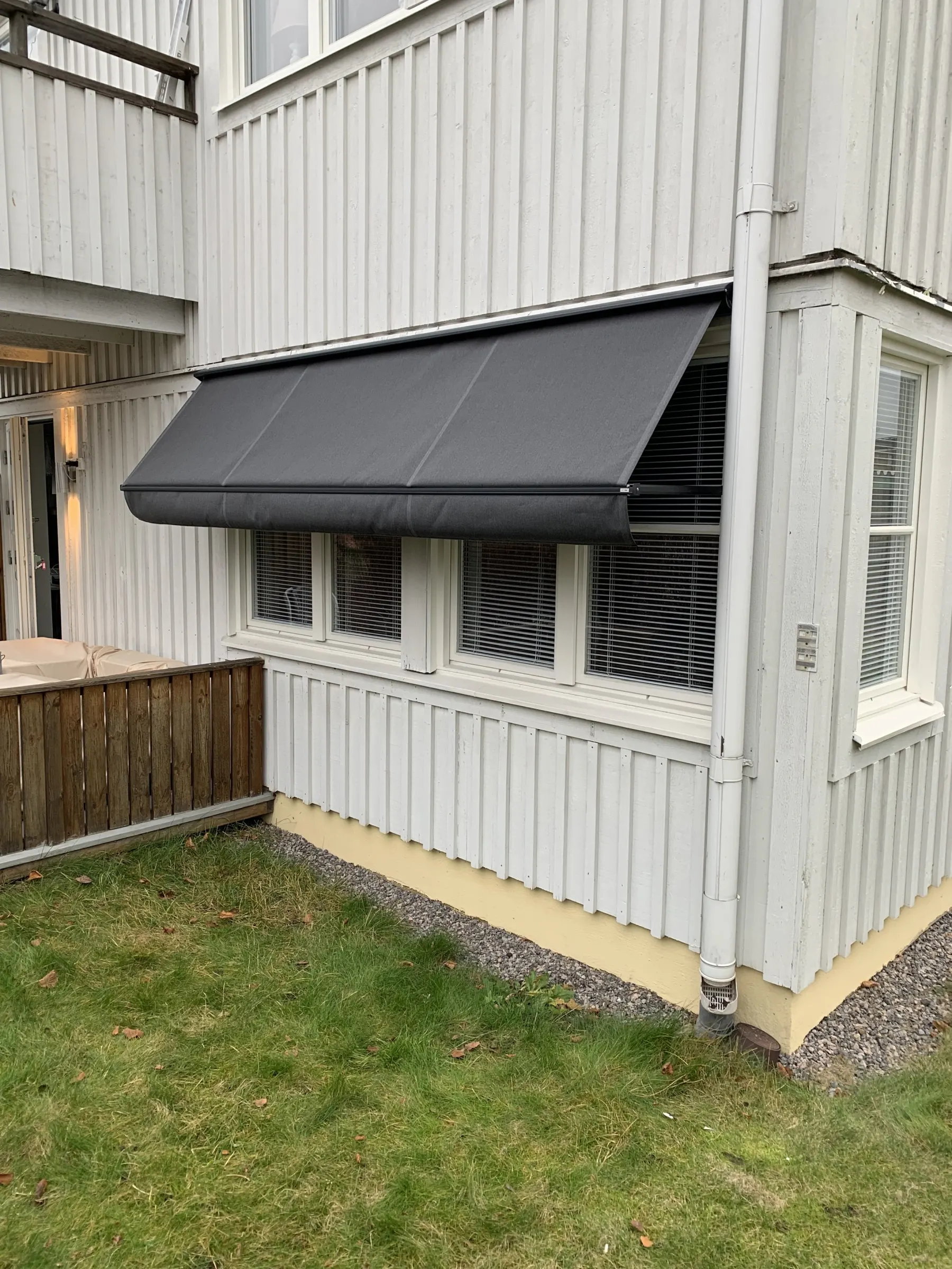 Kassettmarkis StyRa F320 med band reglage