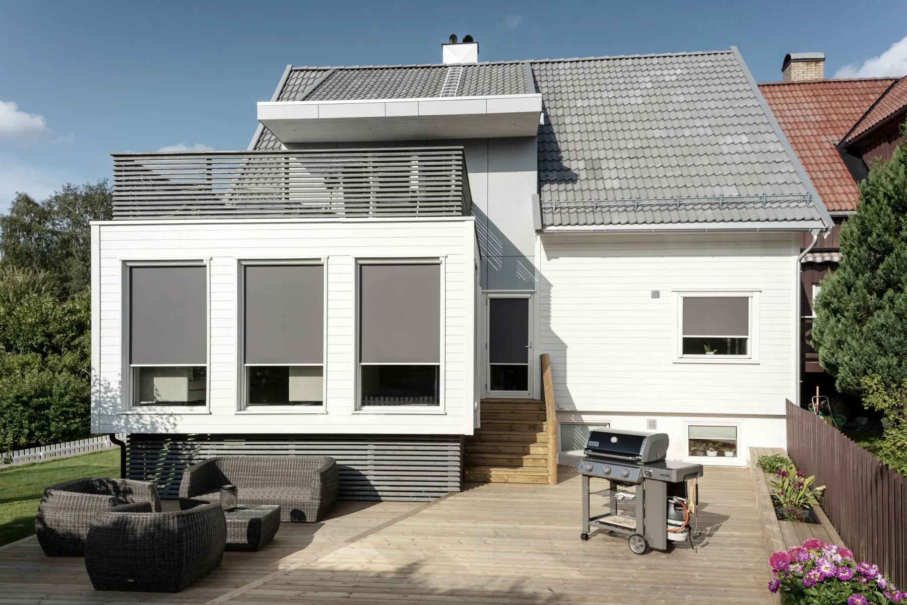 Fönstermarkis Z460 vertikalgående modell med screenväv