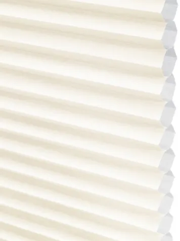 Närbild av invändiga takpaneler i akustiskt material.
