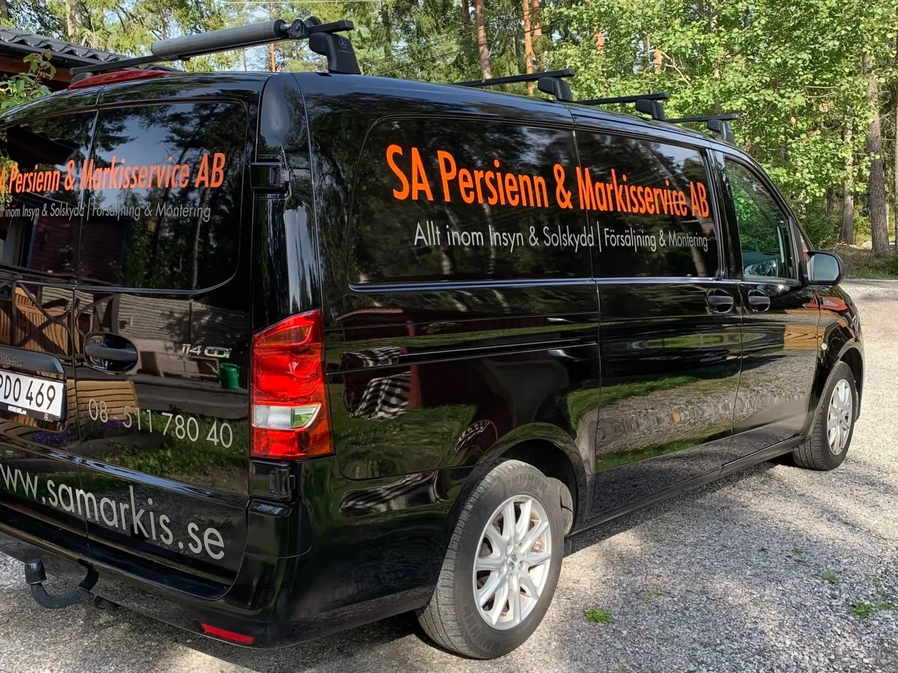 Montering av markiser på plats