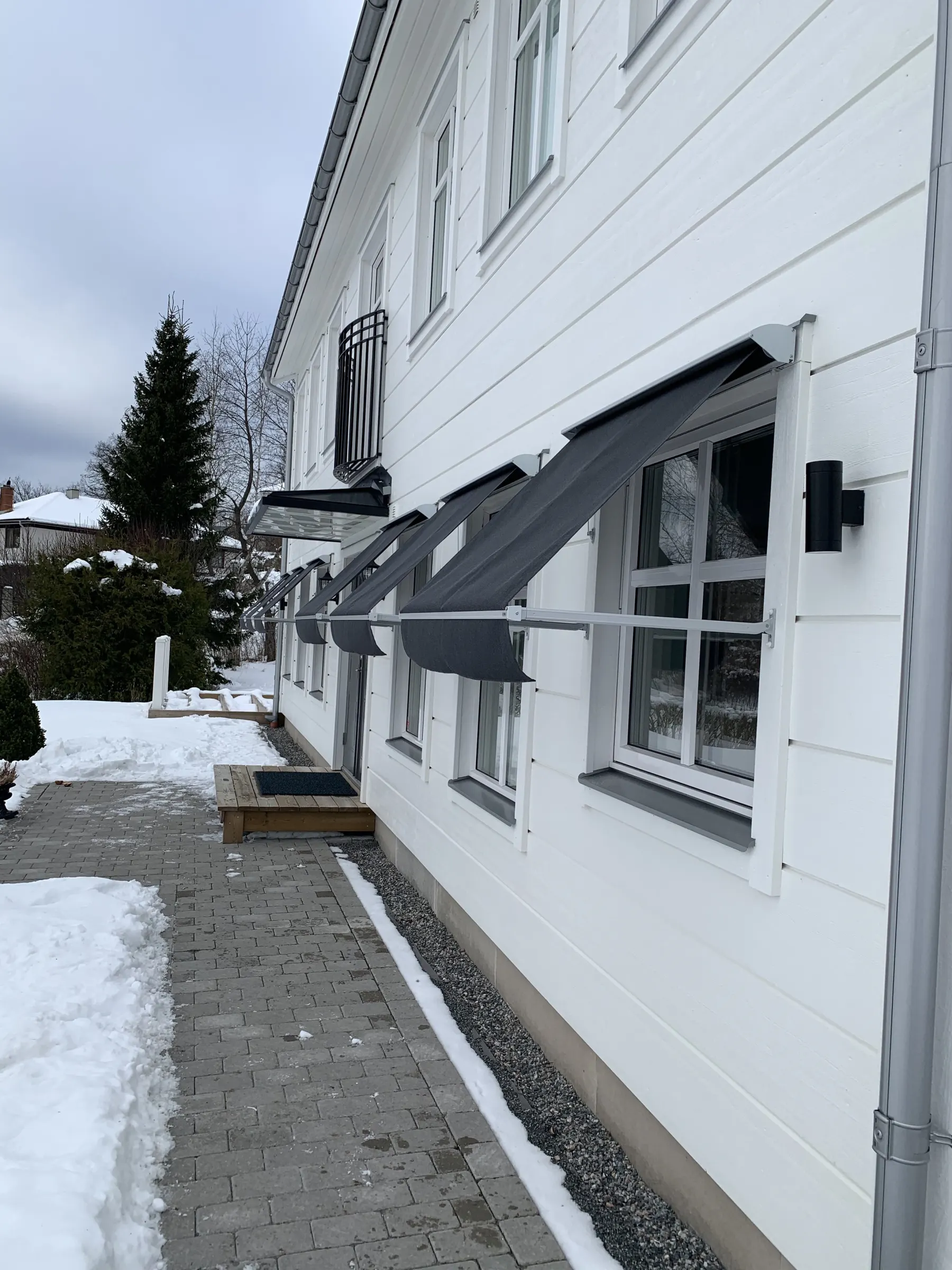 Fönstermarkis F320 Solcell