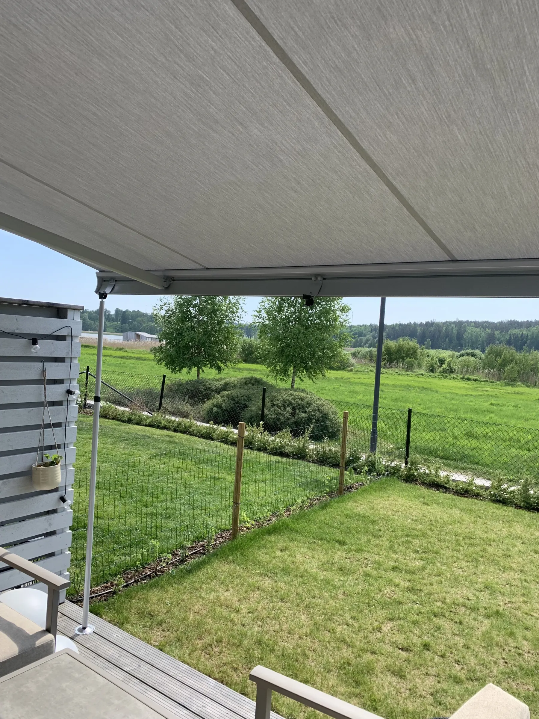Terrassmarkis StYra T380 Halvkassett med täckande bottenplåt