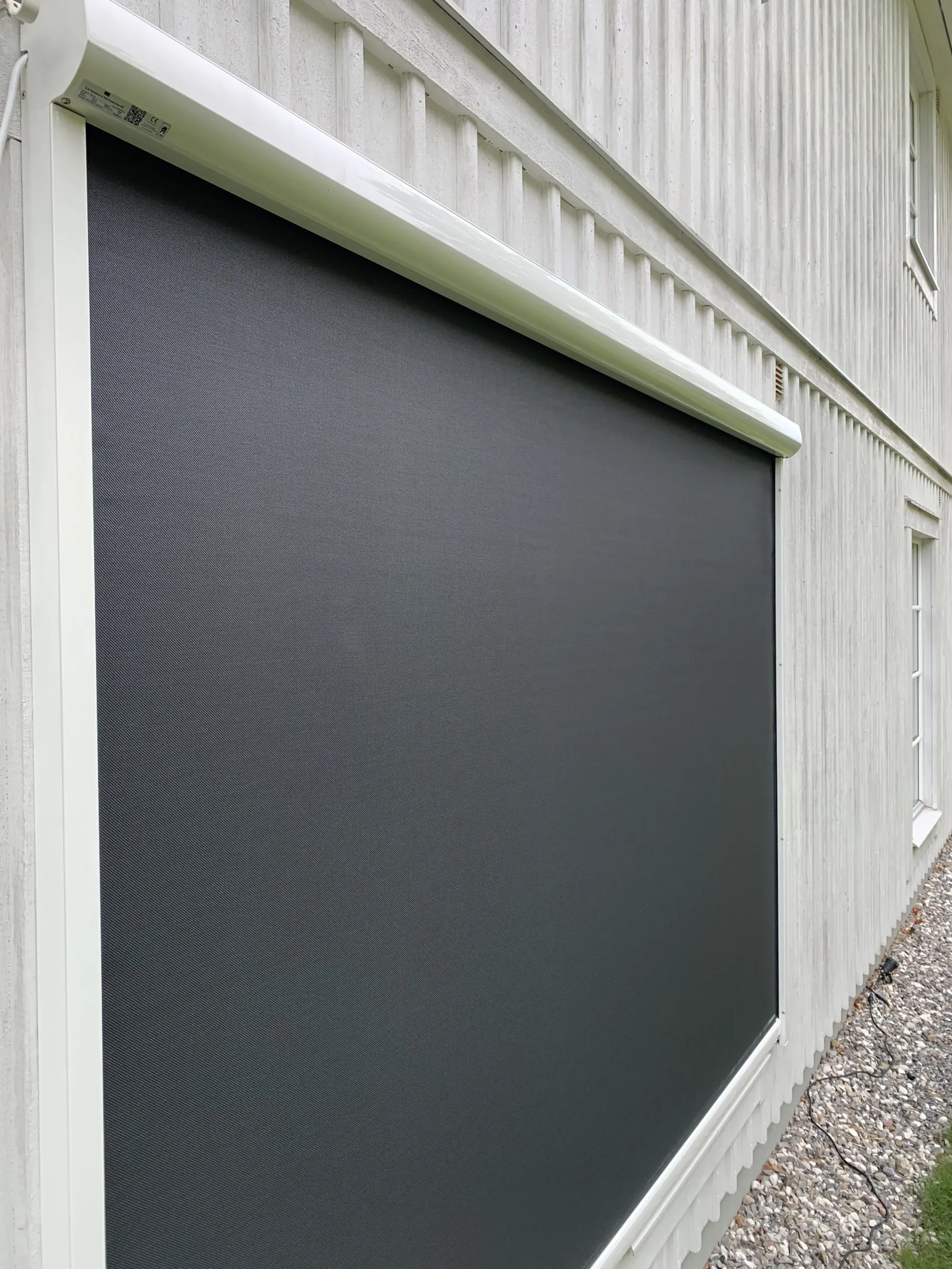 Zipscreen Z460 Vitlackerad med Somfy radiomotor med fjärrkontroll